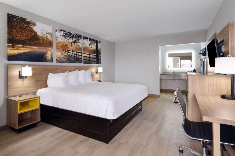 Days Inn by Wyndham Montgomery I-85