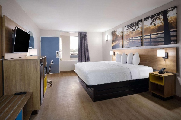 Days Inn by Wyndham Montgomery I-85 image 10