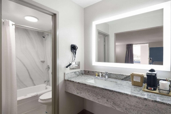 Days Inn by Wyndham Montgomery I-85 image 11