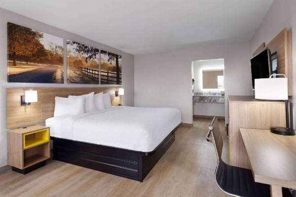 Days Inn by Wyndham Montgomery I-85 image 12