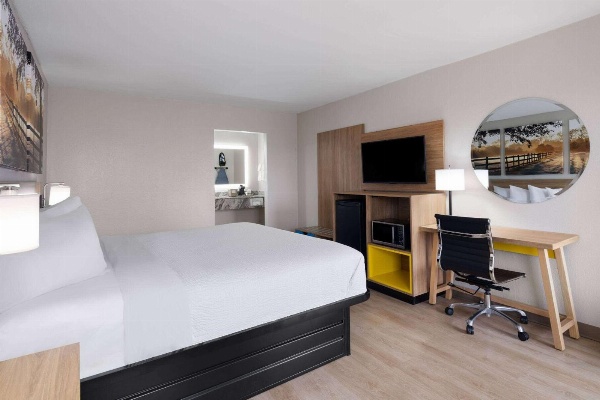 Days Inn by Wyndham Montgomery I-85 image 13