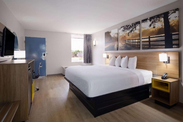 Days Inn by Wyndham Montgomery I-85 image 14