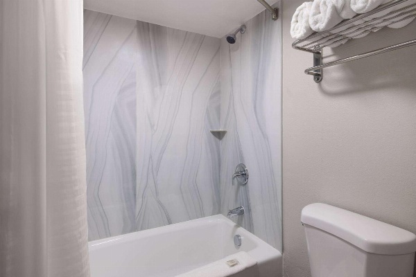 Days Inn by Wyndham Montgomery I-85 image 15