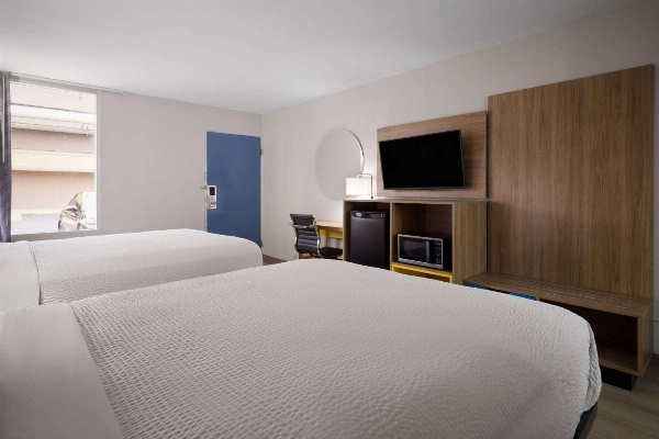 Days Inn by Wyndham Montgomery I-85 image 20