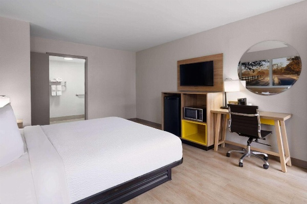 Days Inn by Wyndham Montgomery I-85 image 22