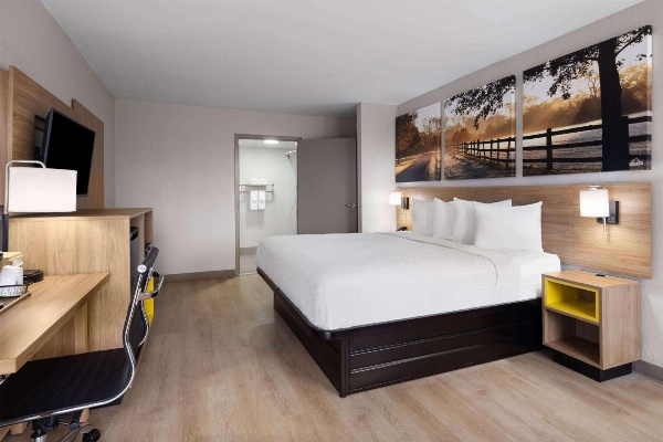 Days Inn by Wyndham Montgomery I-85 image 24