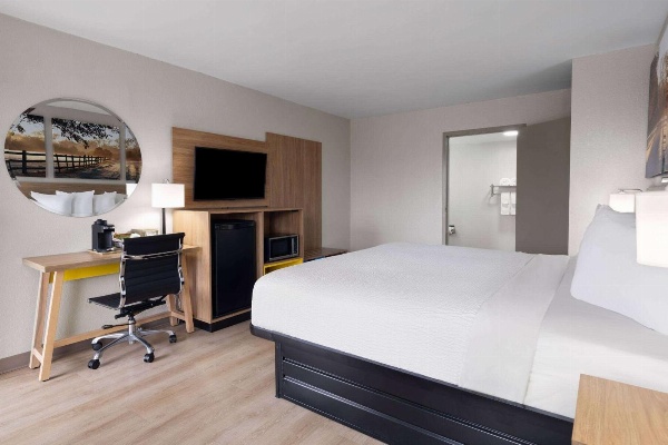 Days Inn by Wyndham Montgomery I-85 image 25