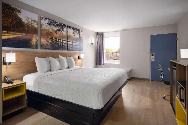 Days Inn by Wyndham Montgomery I-85 image 26