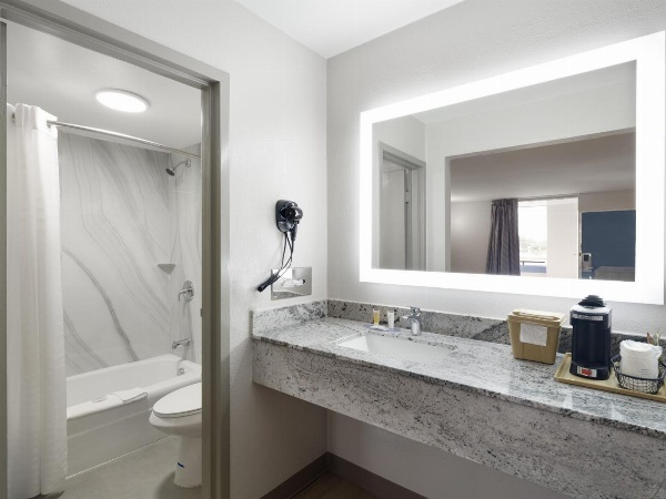 Days Inn by Wyndham Montgomery I-85 image 28