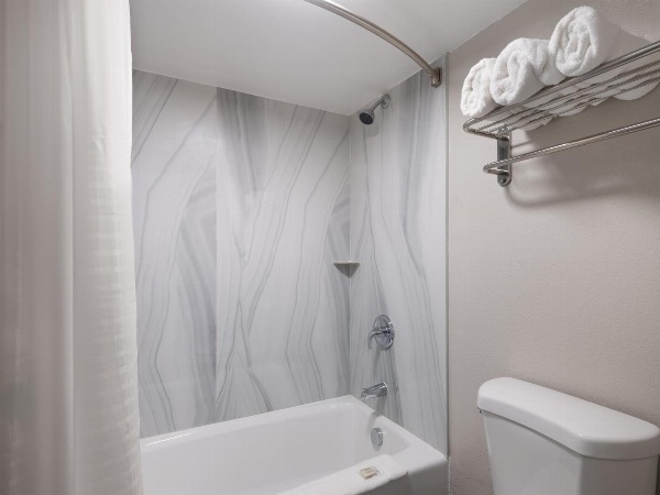 Days Inn by Wyndham Montgomery I-85 image 38