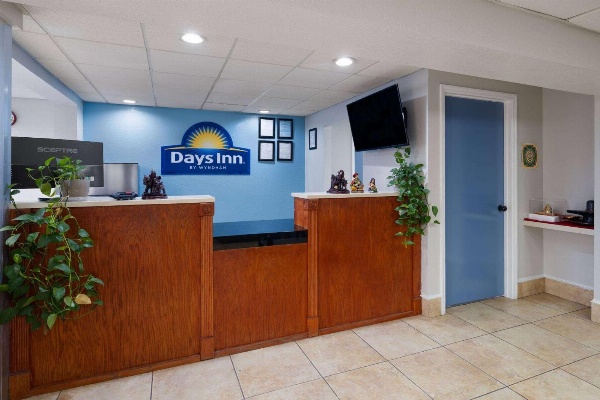 Days Inn by Wyndham Montgomery I-85 image 4