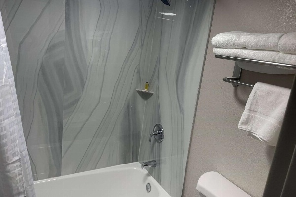 Days Inn by Wyndham Montgomery I-85 image 6