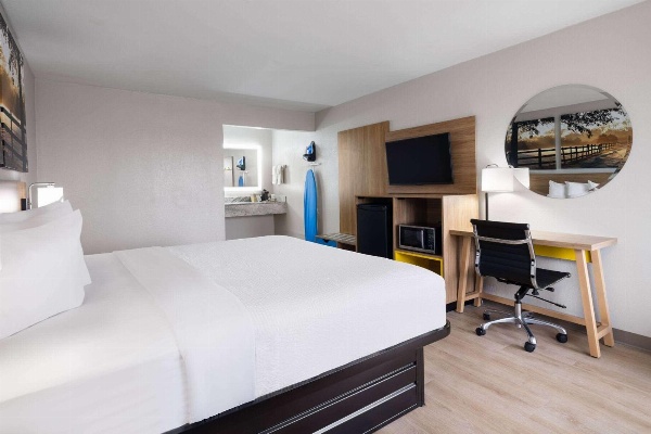 Days Inn by Wyndham Montgomery I-85 image 9